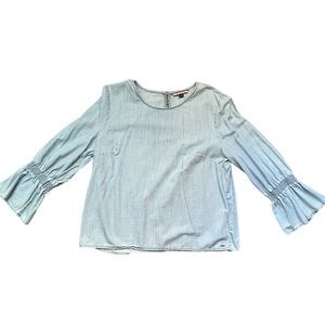 NWOT Tommy Hilfiger Denim Semi Cropped Long Bell Sleeve Blouse (size L)